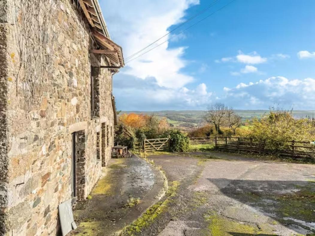 Historic Property With Stunning Views Hennock Exterior photo