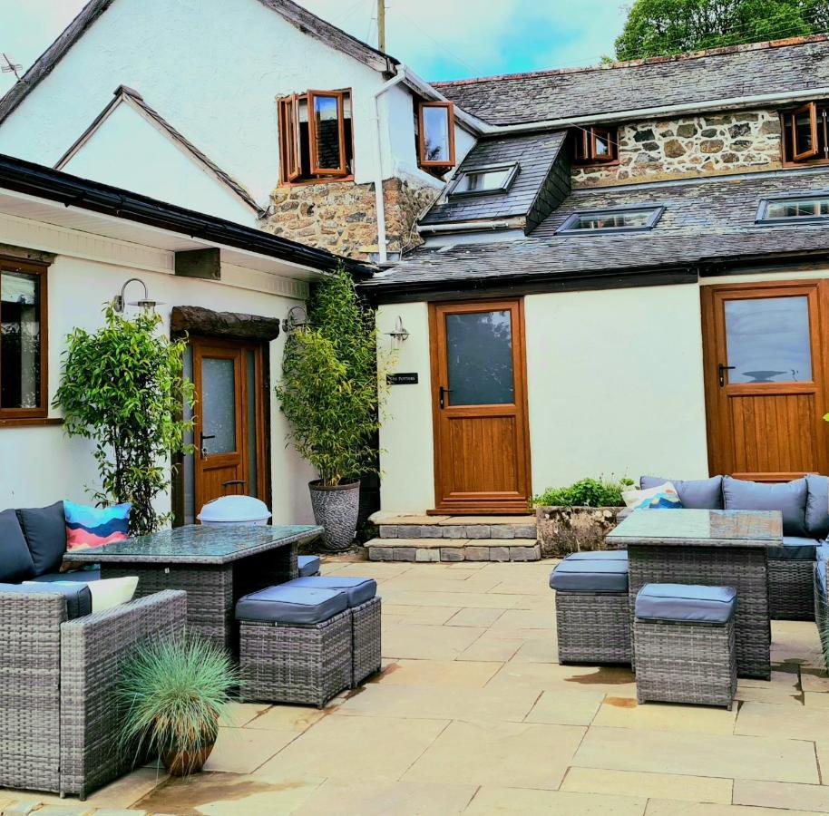 Historic Property With Stunning Views Hennock Exterior photo