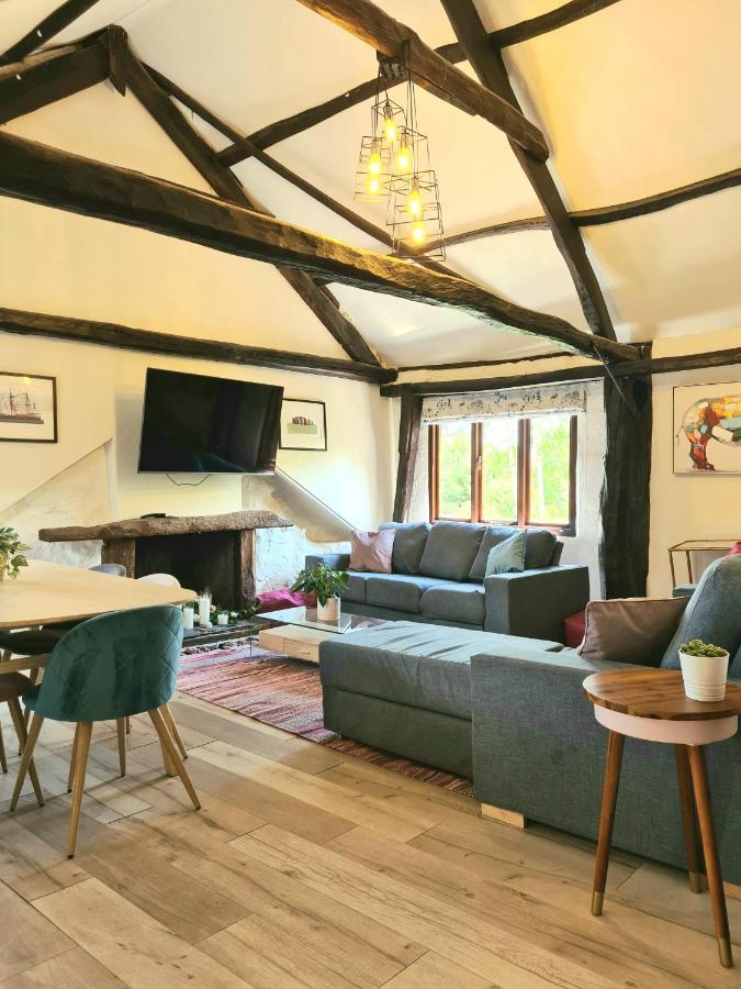 Historic Property With Stunning Views Hennock Exterior photo