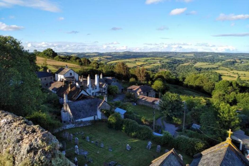 Historic Property With Stunning Views Hennock Exterior photo